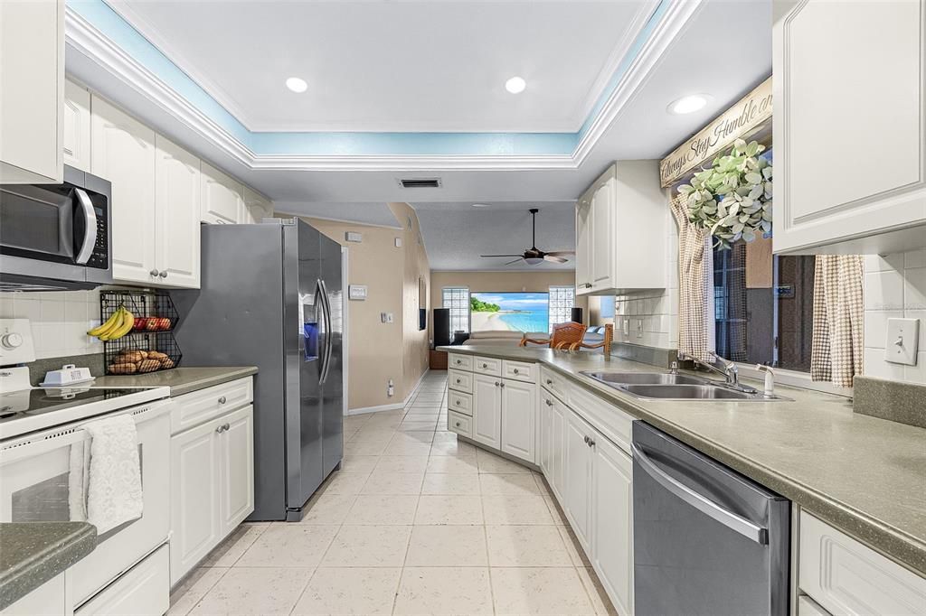 Под контрактом: $344,000 (3 спален, 2 ванн, 1729 Квадратных фут)