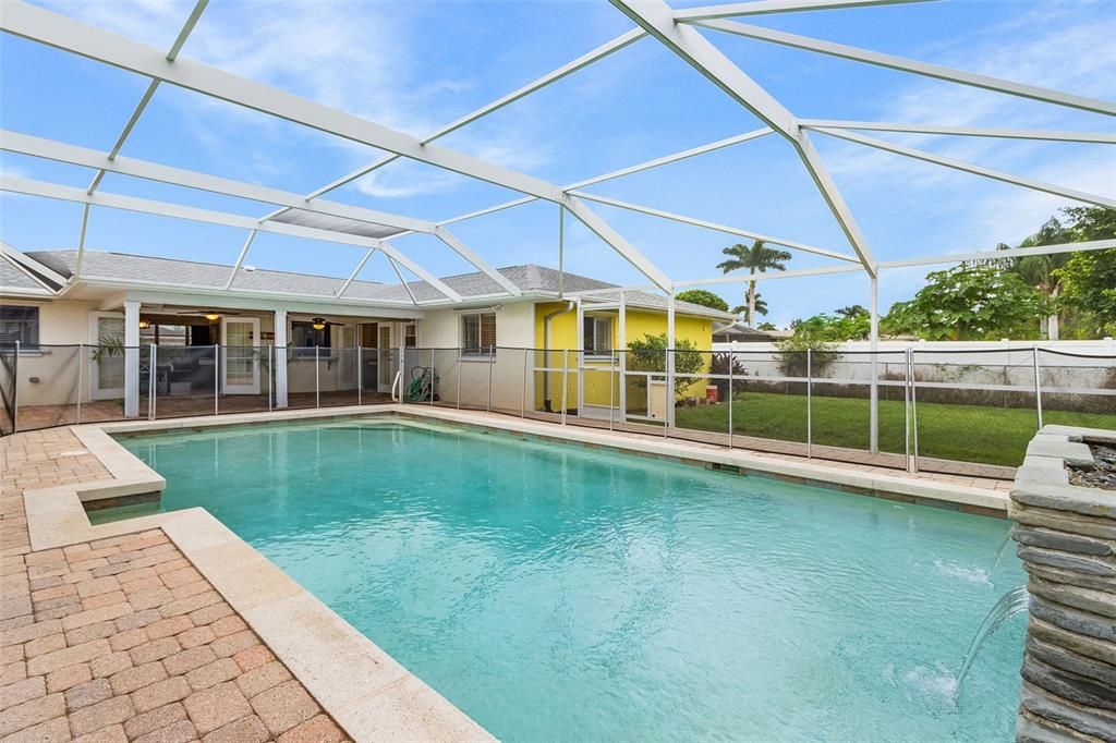 Под контрактом: $344,000 (3 спален, 2 ванн, 1729 Квадратных фут)