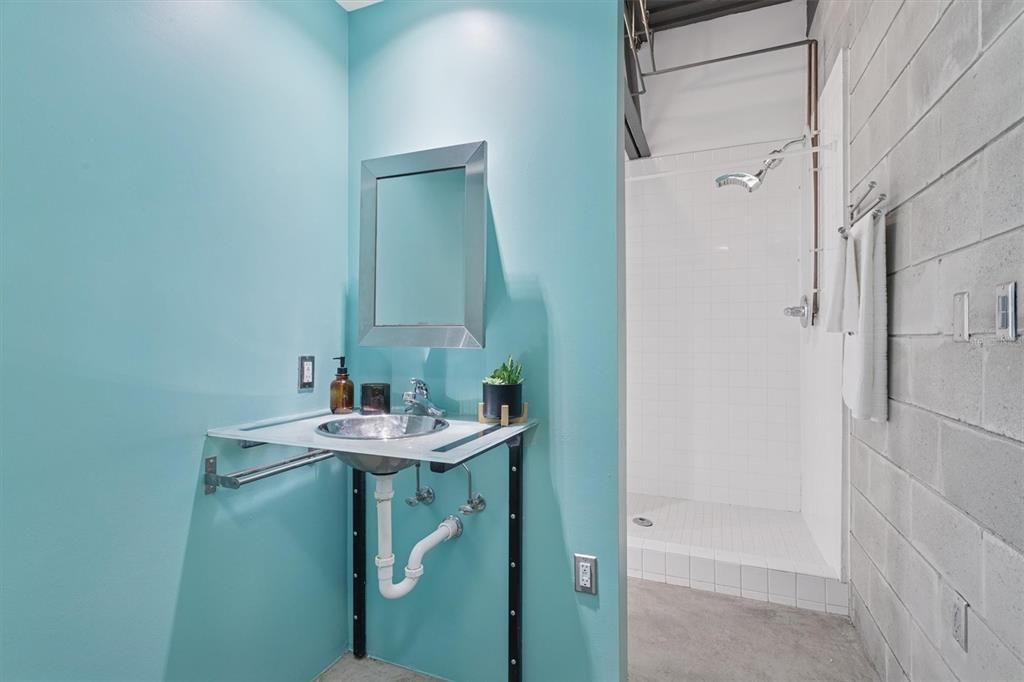 Activo con contrato: $649,999 (2 camas, 2 baños, 1263 Pies cuadrados)