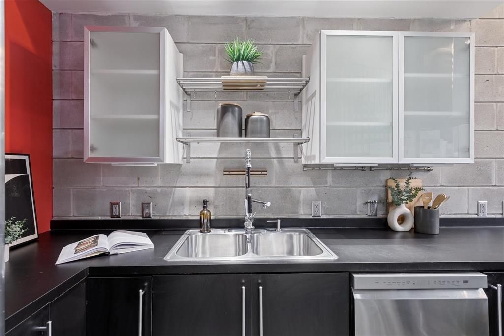 Activo con contrato: $649,999 (2 camas, 2 baños, 1263 Pies cuadrados)