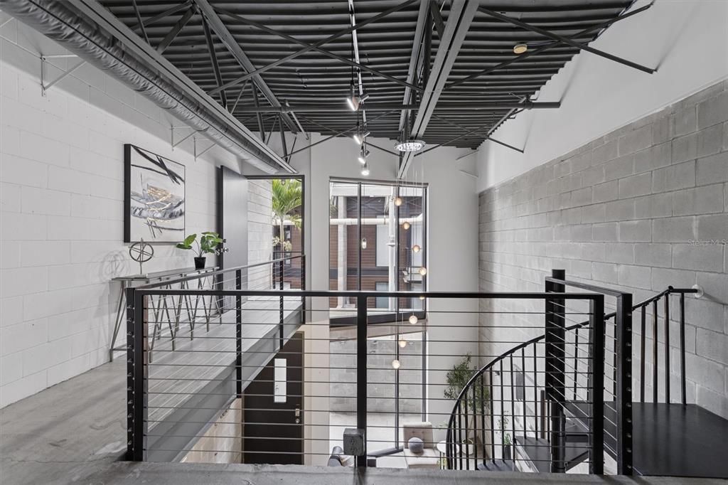 Activo con contrato: $649,999 (2 camas, 2 baños, 1263 Pies cuadrados)