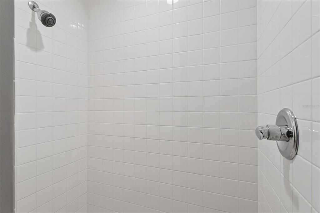 Activo con contrato: $649,999 (2 camas, 2 baños, 1263 Pies cuadrados)