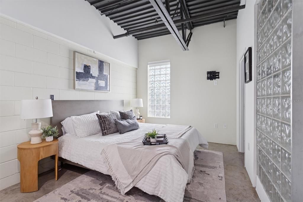 Activo con contrato: $649,999 (2 camas, 2 baños, 1263 Pies cuadrados)