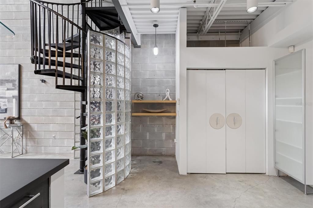 Activo con contrato: $649,999 (2 camas, 2 baños, 1263 Pies cuadrados)