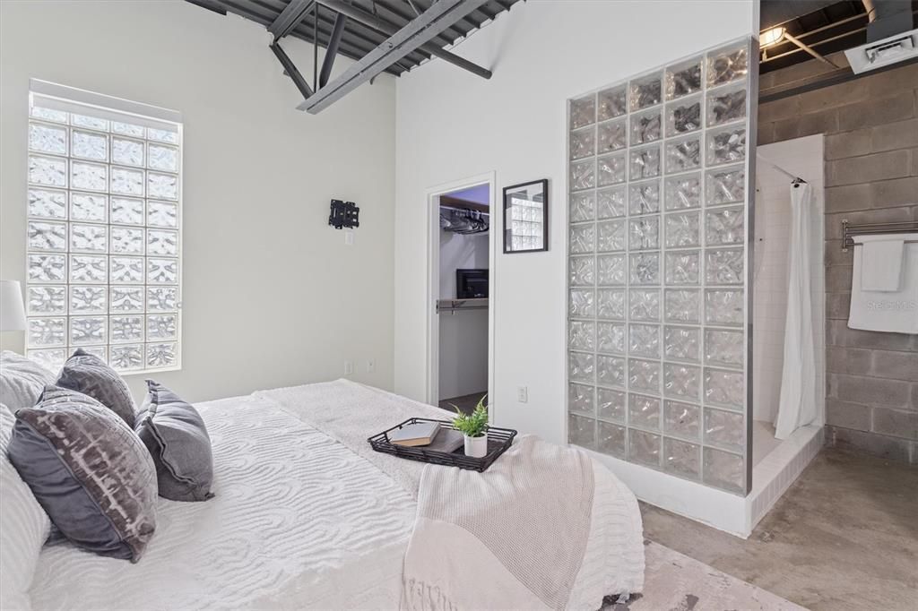 Activo con contrato: $649,999 (2 camas, 2 baños, 1263 Pies cuadrados)