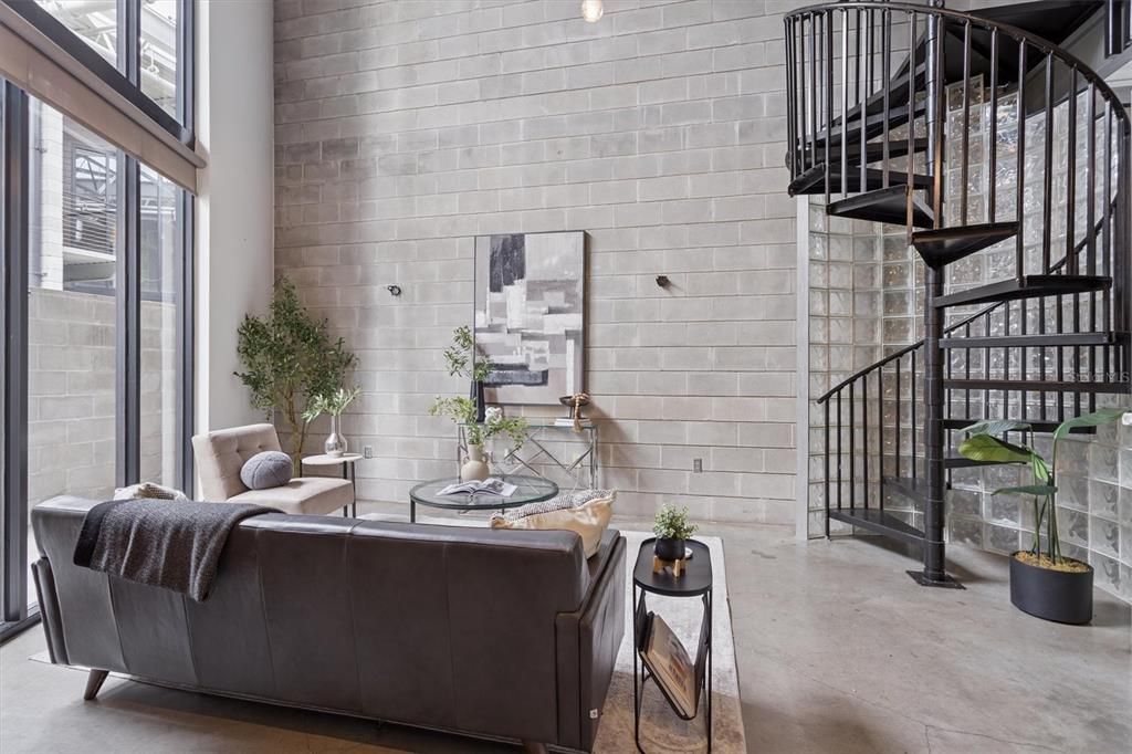 Activo con contrato: $649,999 (2 camas, 2 baños, 1263 Pies cuadrados)