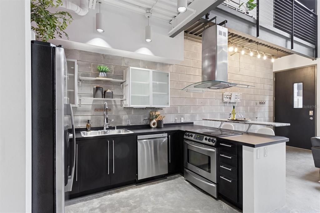 Activo con contrato: $649,999 (2 camas, 2 baños, 1263 Pies cuadrados)