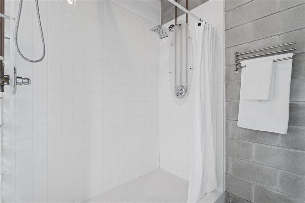 Activo con contrato: $649,999 (2 camas, 2 baños, 1263 Pies cuadrados)