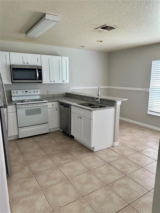 For Rent: $1,750 (3 beds, 2 baths, 1660 Square Feet)