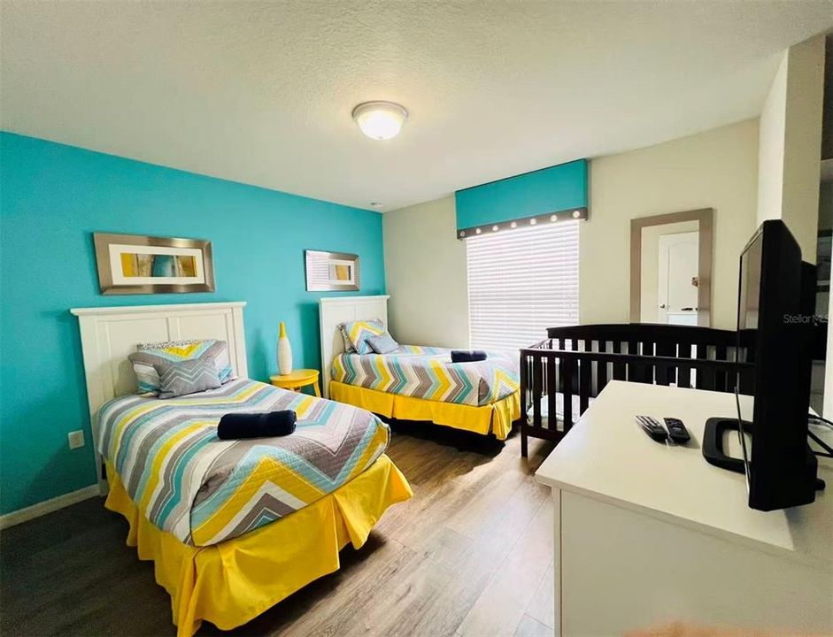 For Sale: $685,000 (8 beds, 6 baths, 4041 Square Feet)