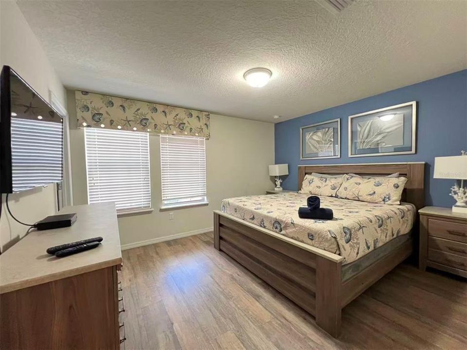 For Sale: $685,000 (8 beds, 6 baths, 4041 Square Feet)