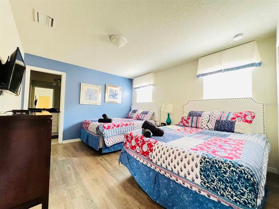 For Sale: $685,000 (8 beds, 6 baths, 4041 Square Feet)