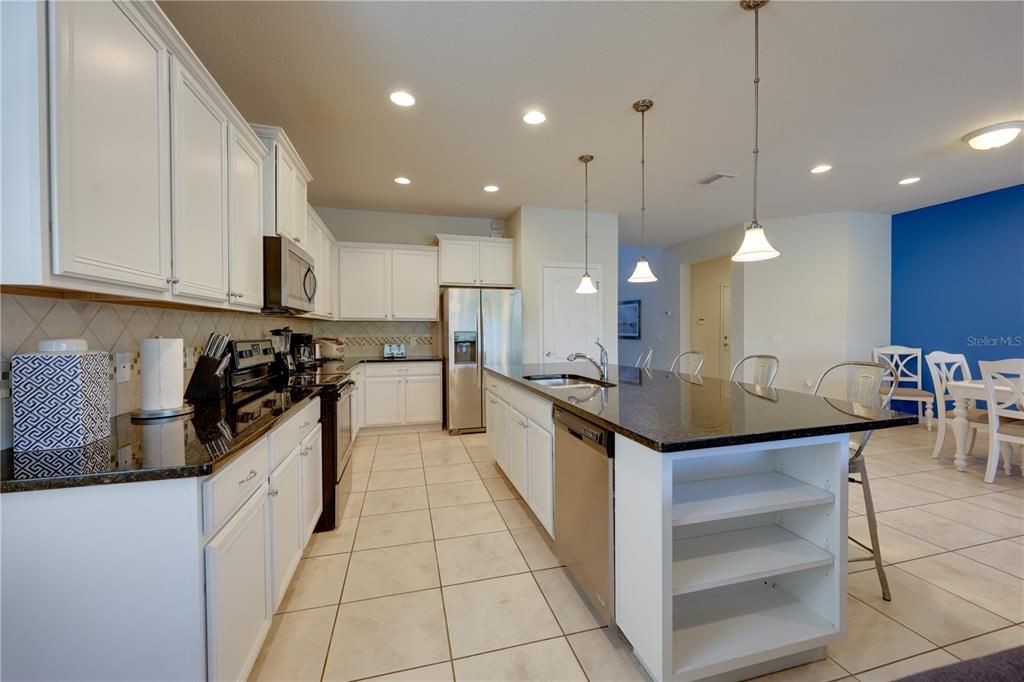 For Sale: $685,000 (8 beds, 6 baths, 4041 Square Feet)