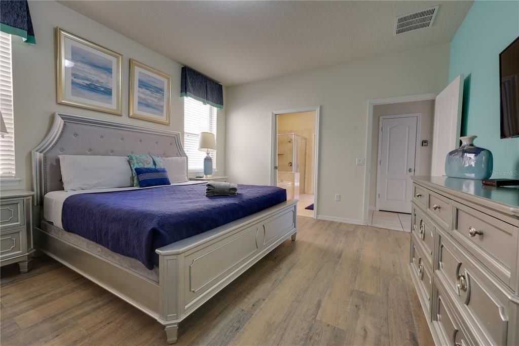 For Sale: $685,000 (8 beds, 6 baths, 4041 Square Feet)