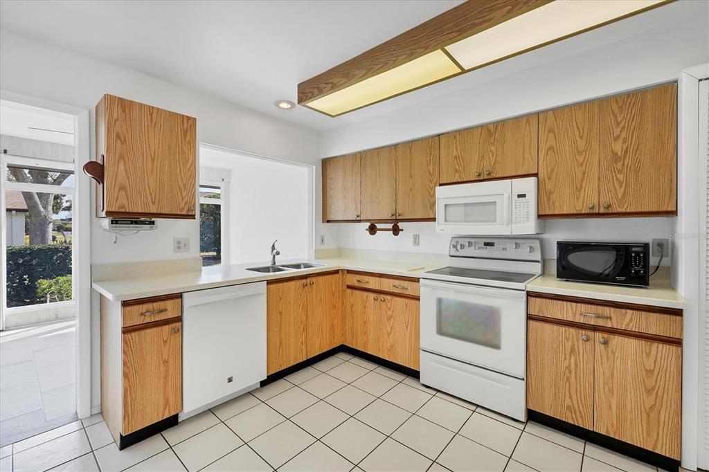 待售: $184,000 (2 贝兹, 2 浴室, 1383 平方英尺)