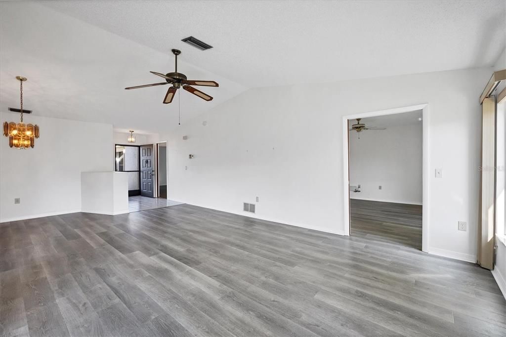 待售: $184,000 (2 贝兹, 2 浴室, 1383 平方英尺)