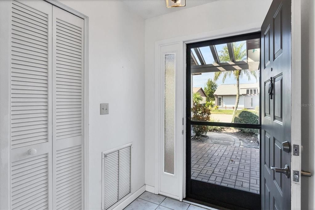 待售: $184,000 (2 贝兹, 2 浴室, 1383 平方英尺)