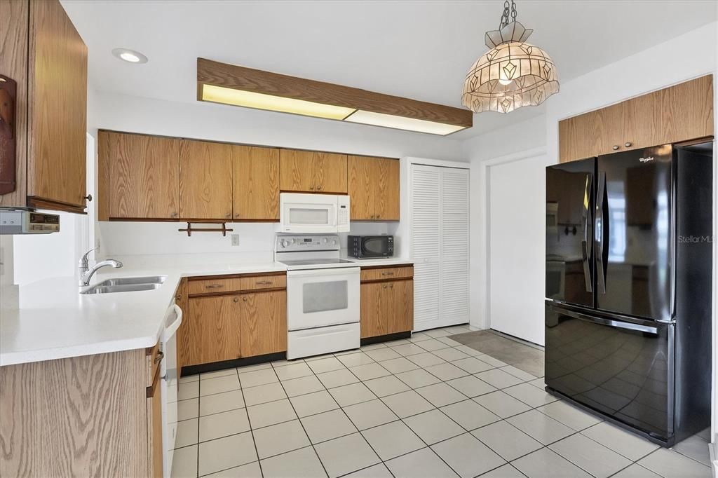 待售: $184,000 (2 贝兹, 2 浴室, 1383 平方英尺)