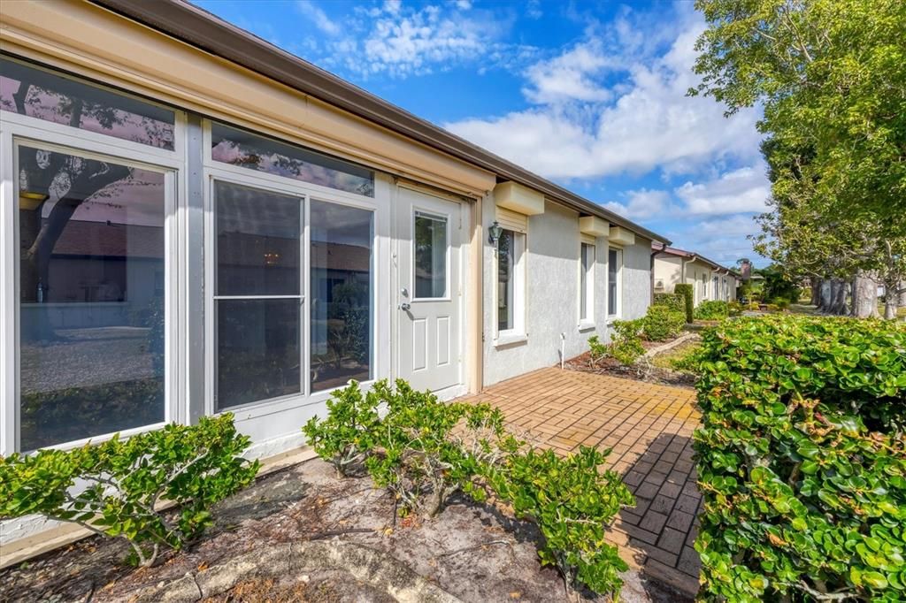 待售: $184,000 (2 贝兹, 2 浴室, 1383 平方英尺)