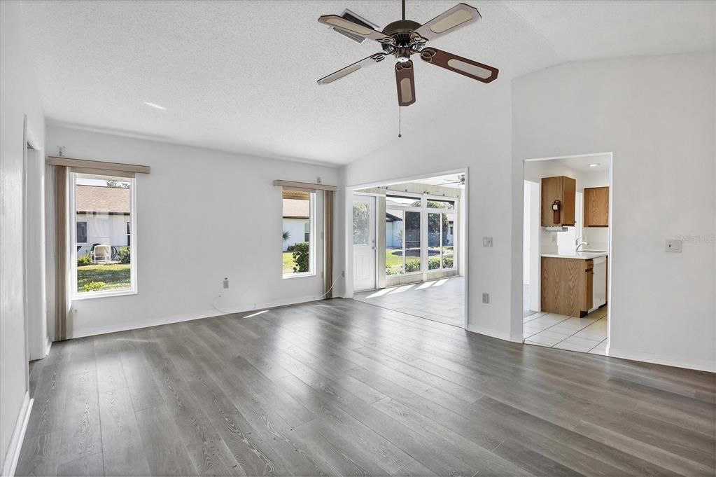 待售: $184,000 (2 贝兹, 2 浴室, 1383 平方英尺)