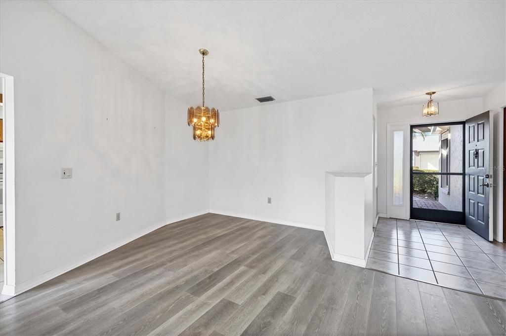 待售: $184,000 (2 贝兹, 2 浴室, 1383 平方英尺)