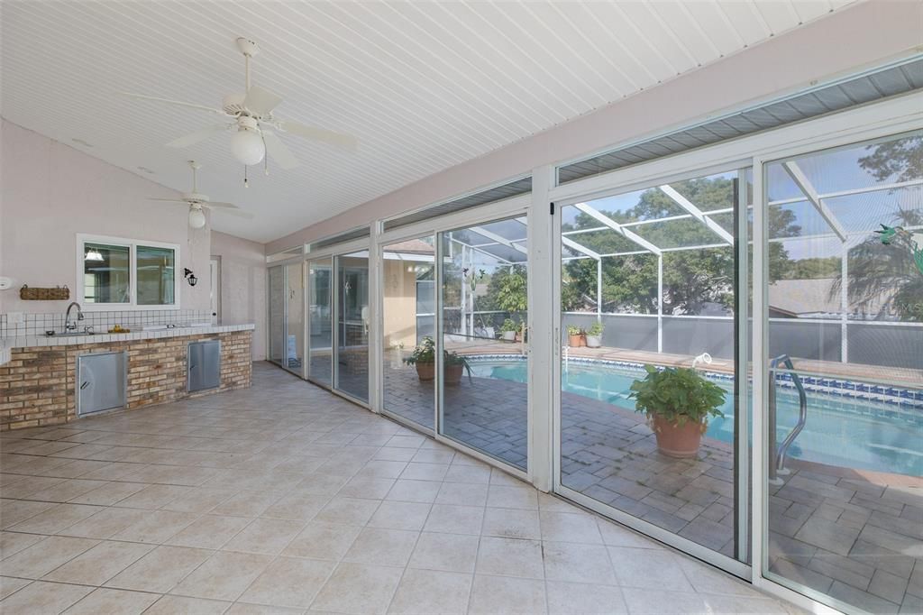 For Sale: $365,000 (3 beds, 2 baths, 2029 Square Feet)