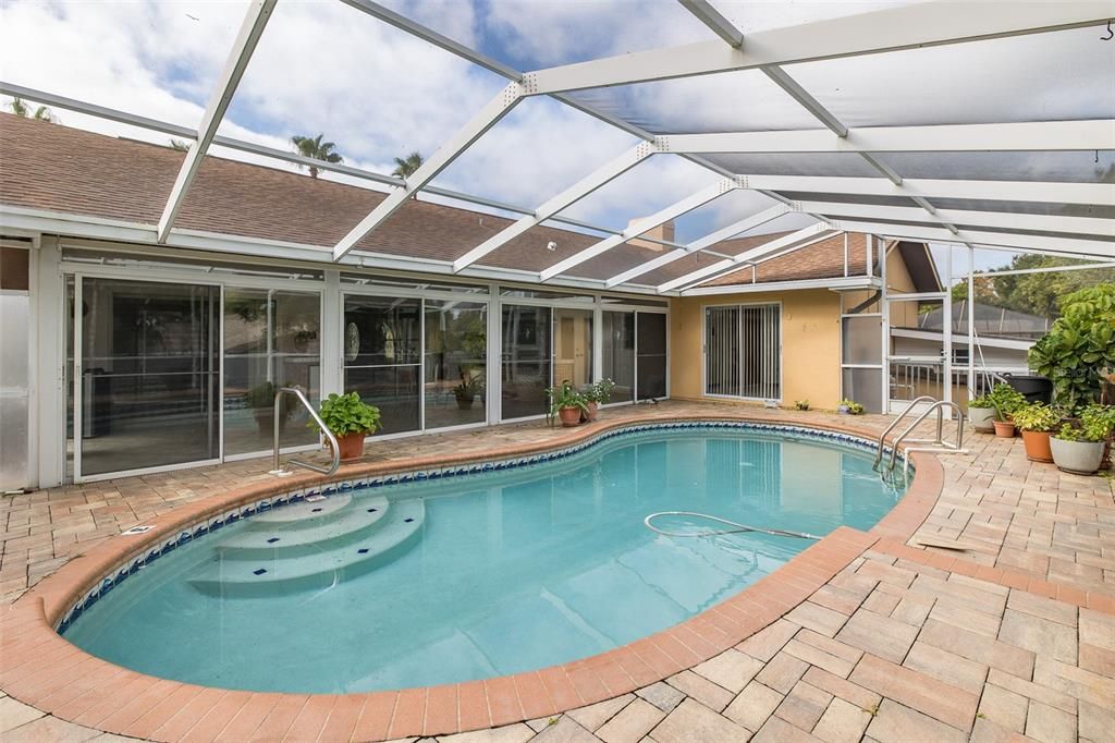 For Sale: $365,000 (3 beds, 2 baths, 2029 Square Feet)