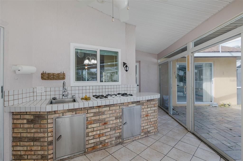 For Sale: $365,000 (3 beds, 2 baths, 2029 Square Feet)