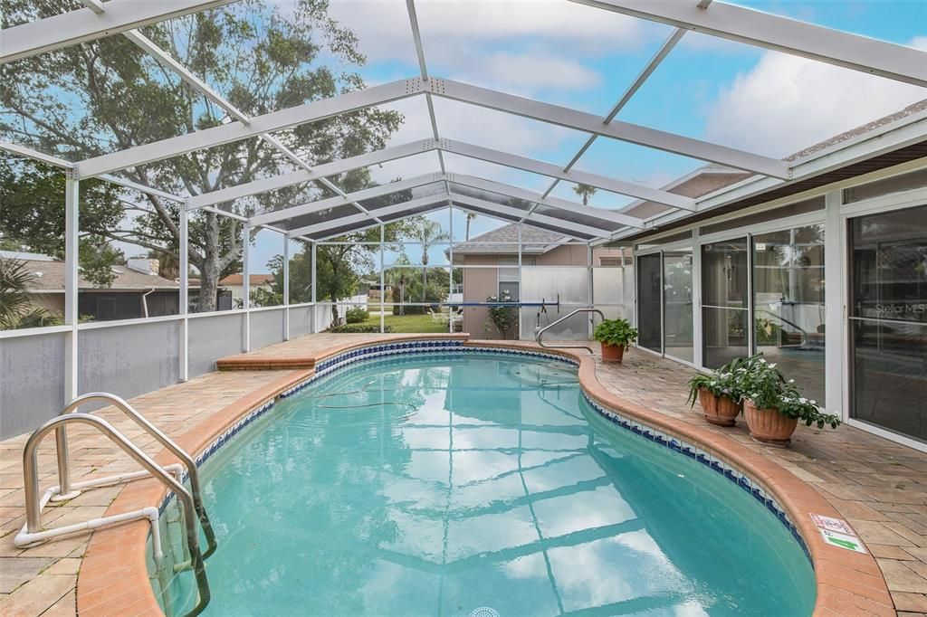 For Sale: $365,000 (3 beds, 2 baths, 2029 Square Feet)