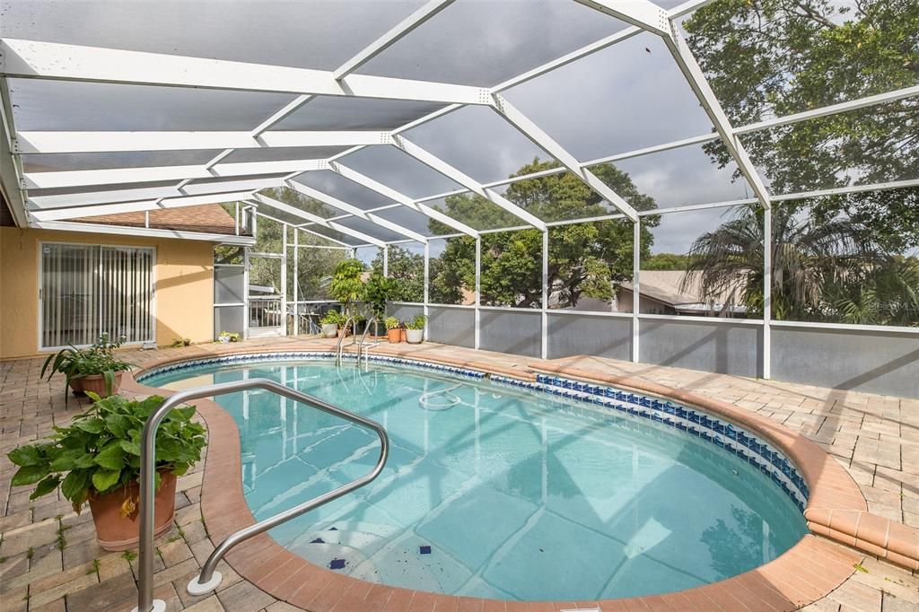 For Sale: $365,000 (3 beds, 2 baths, 2029 Square Feet)