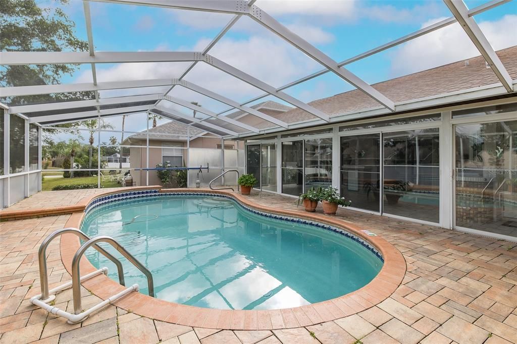 For Sale: $365,000 (3 beds, 2 baths, 2029 Square Feet)