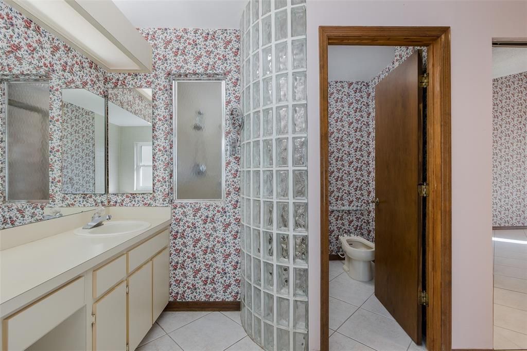 For Sale: $365,000 (3 beds, 2 baths, 2029 Square Feet)