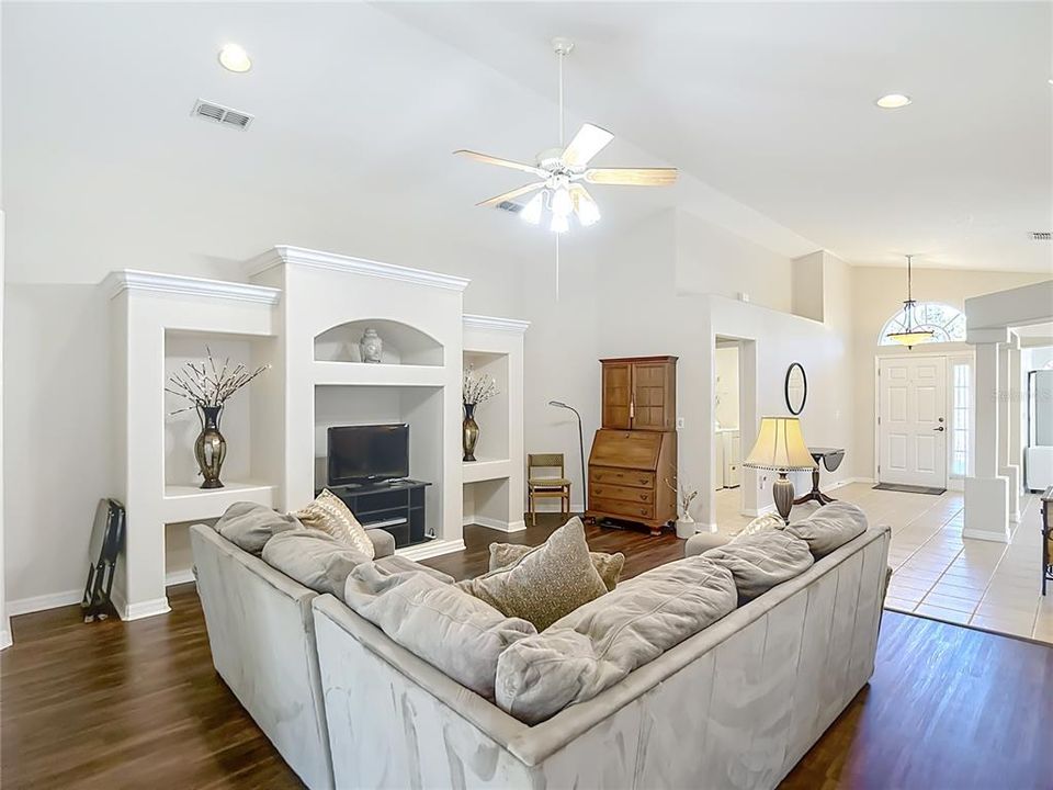 For Sale: $284,900 (3 beds, 2 baths, 1991 Square Feet)