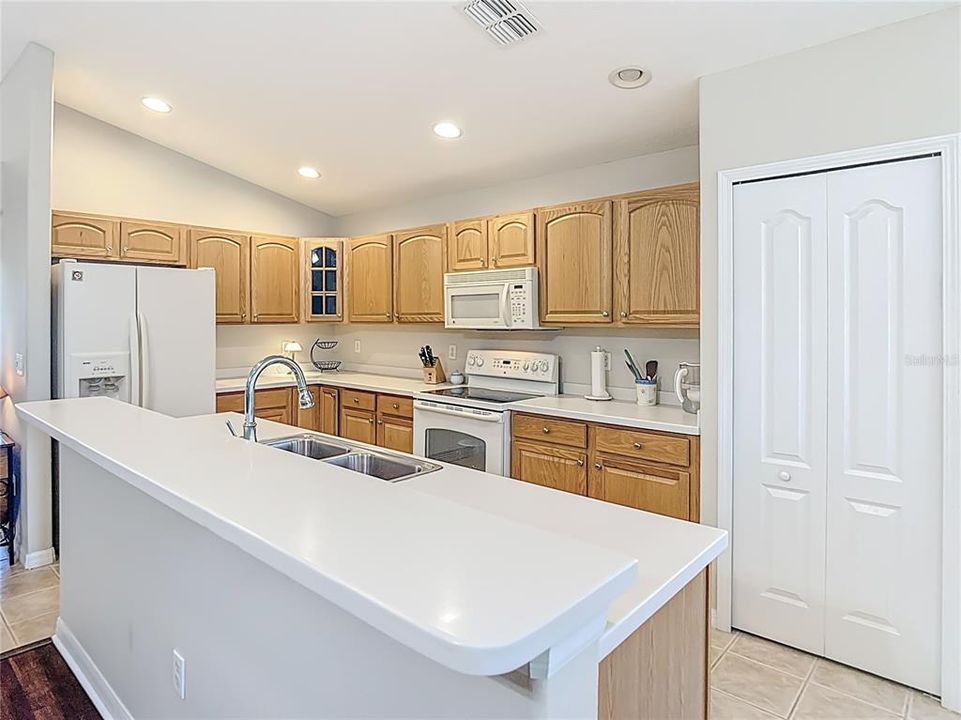 For Sale: $284,900 (3 beds, 2 baths, 1991 Square Feet)