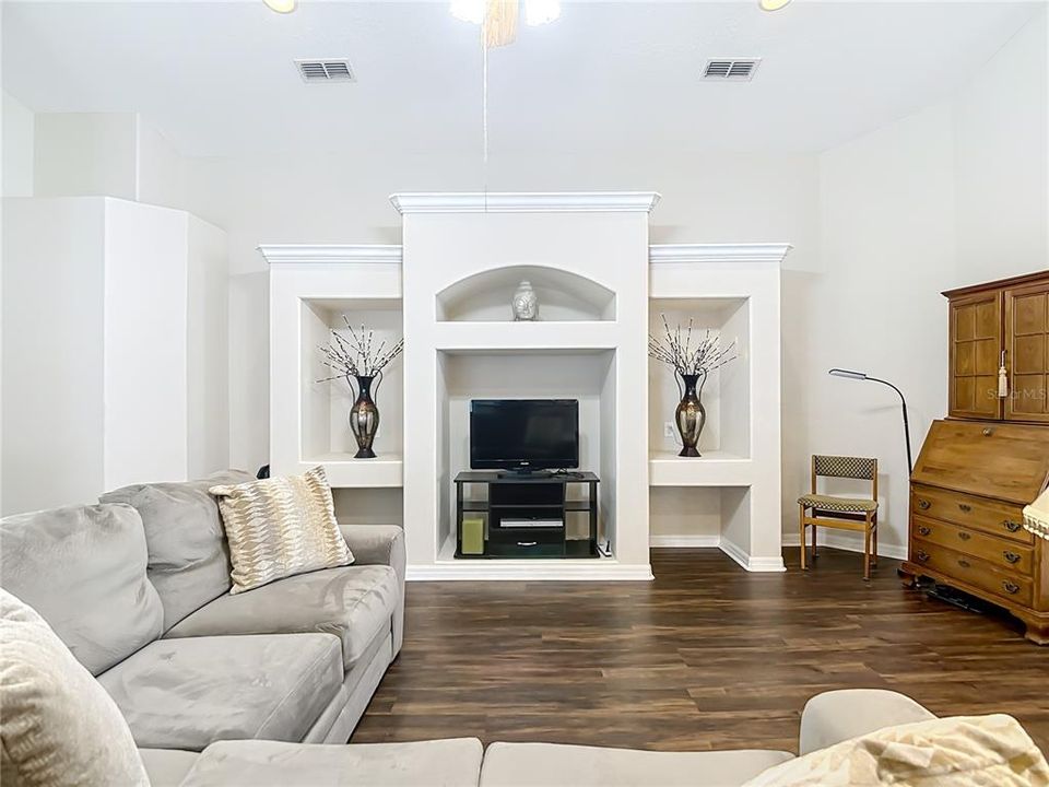 For Sale: $284,900 (3 beds, 2 baths, 1991 Square Feet)