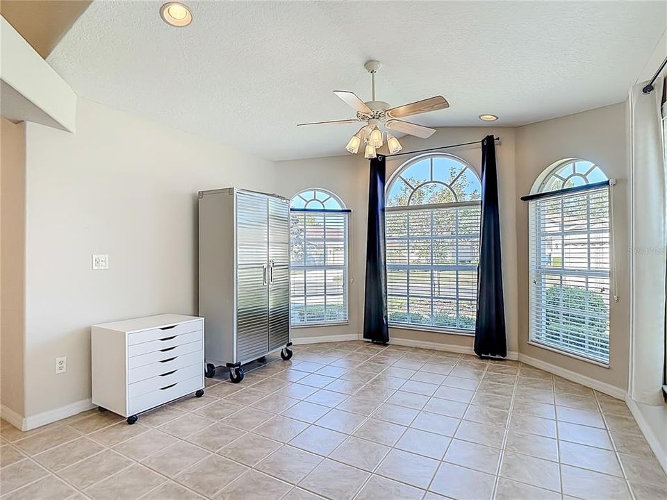 For Sale: $284,900 (3 beds, 2 baths, 1991 Square Feet)