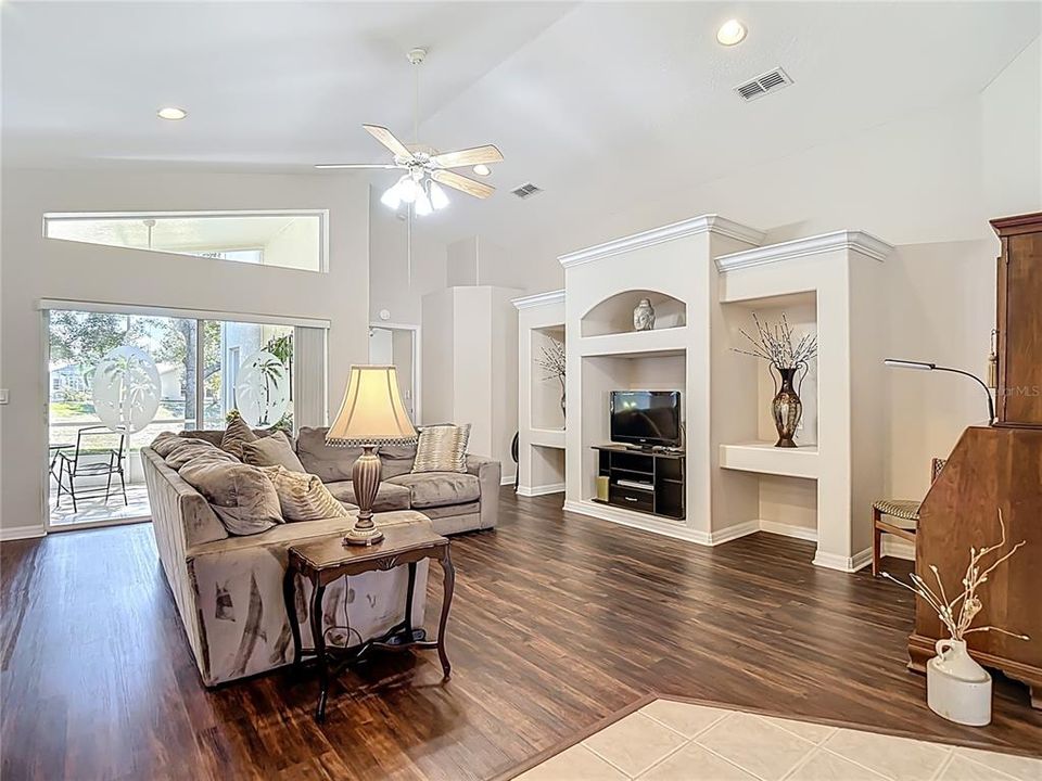 For Sale: $284,900 (3 beds, 2 baths, 1991 Square Feet)