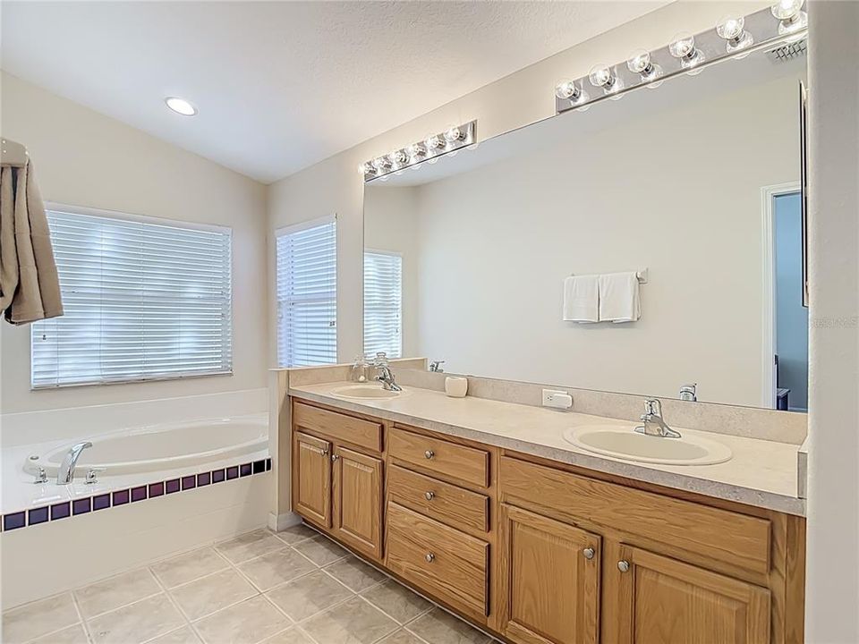 For Sale: $284,900 (3 beds, 2 baths, 1991 Square Feet)