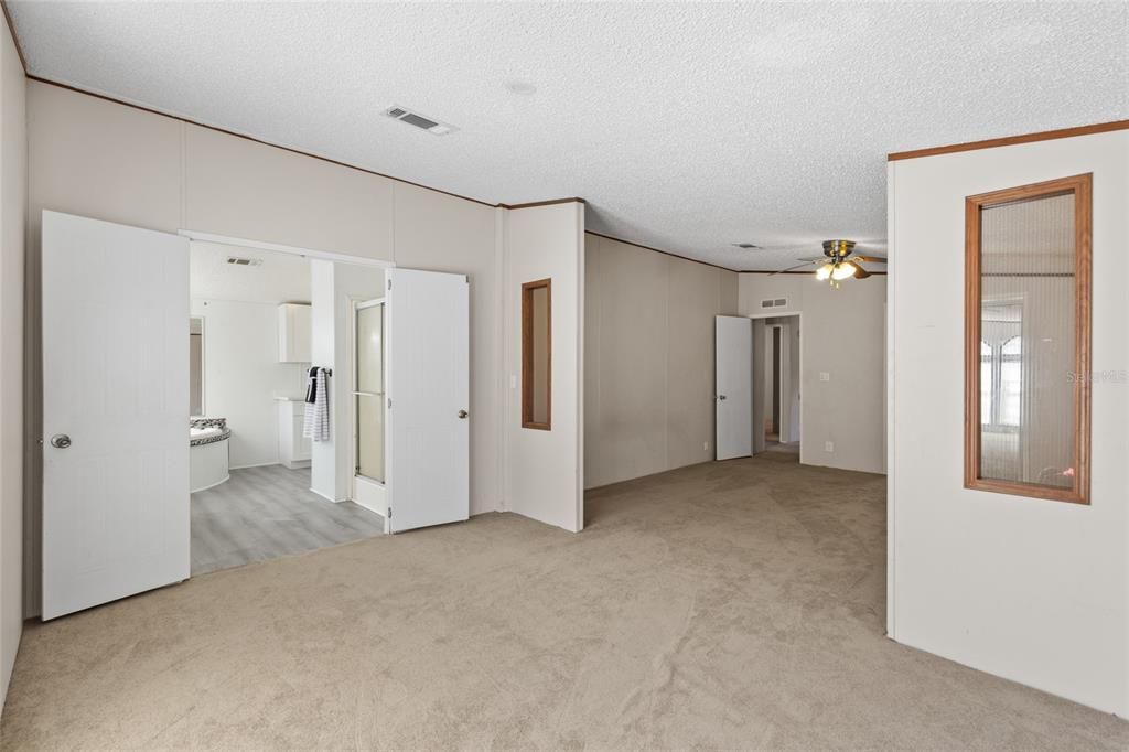 For Sale: $205,000 (3 beds, 2 baths, 1944 Square Feet)