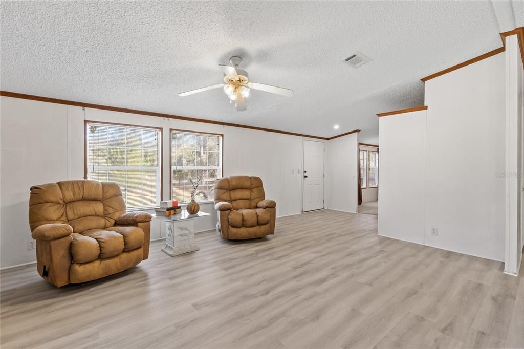 For Sale: $205,000 (3 beds, 2 baths, 1944 Square Feet)