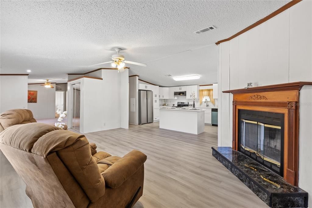 For Sale: $205,000 (3 beds, 2 baths, 1944 Square Feet)