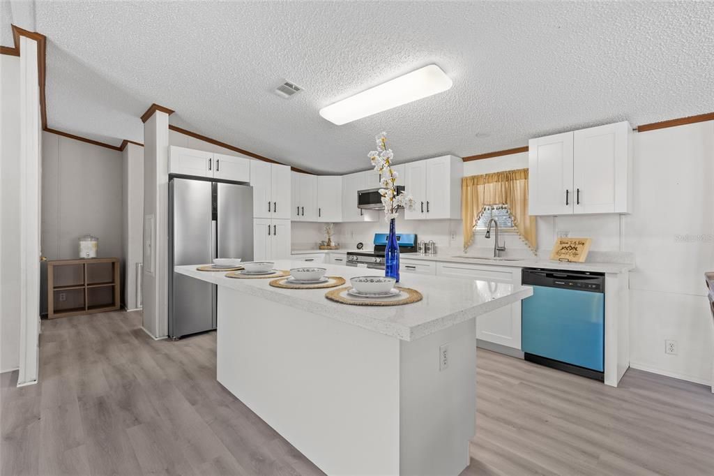 For Sale: $205,000 (3 beds, 2 baths, 1944 Square Feet)