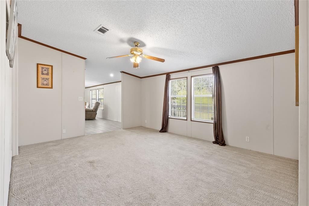 For Sale: $205,000 (3 beds, 2 baths, 1944 Square Feet)