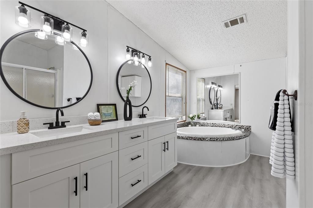 For Sale: $205,000 (3 beds, 2 baths, 1944 Square Feet)