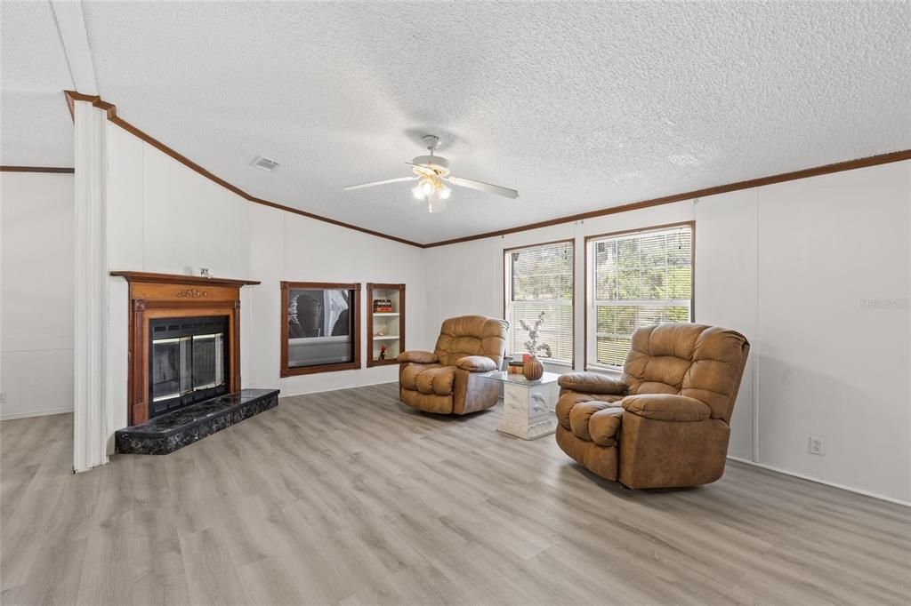 For Sale: $205,000 (3 beds, 2 baths, 1944 Square Feet)