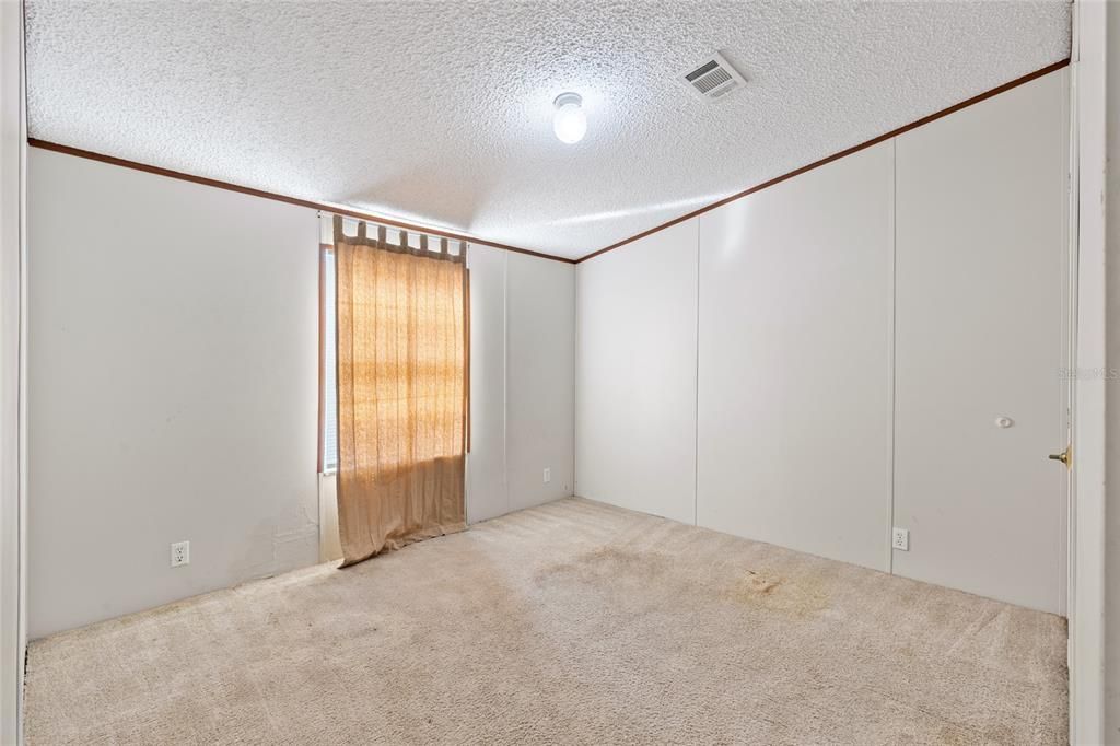 For Sale: $205,000 (3 beds, 2 baths, 1944 Square Feet)