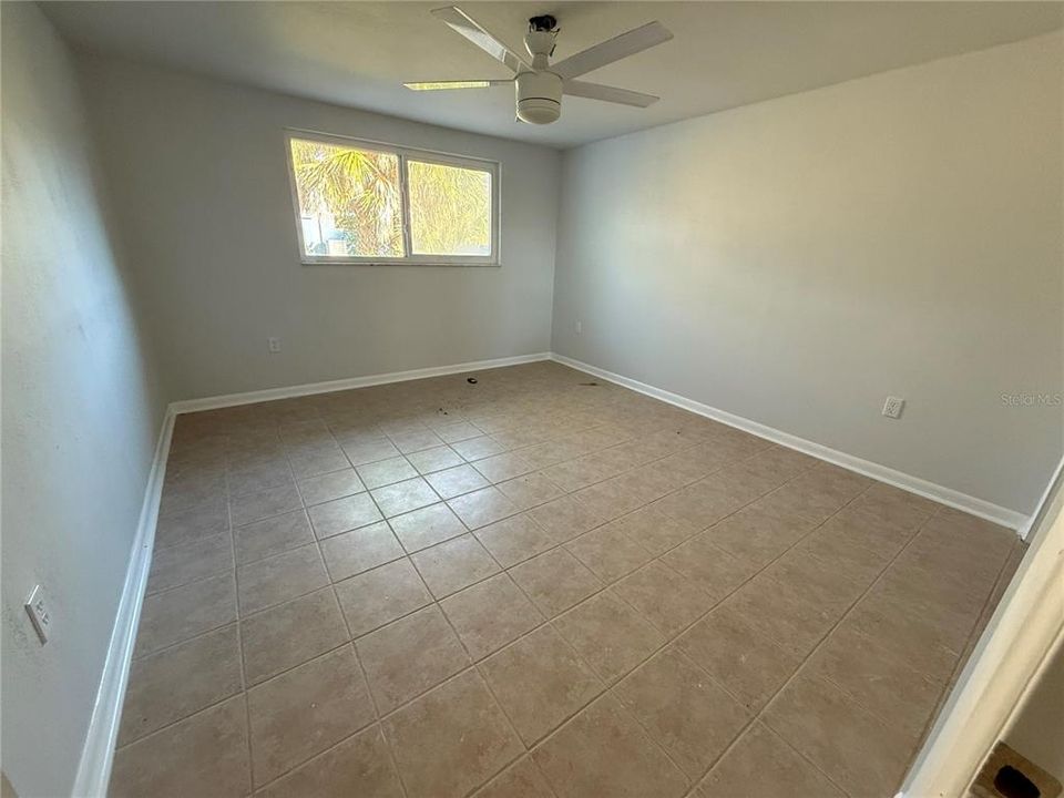 待售: $425,000 (3 贝兹, 0 浴室, 1990 平方英尺)