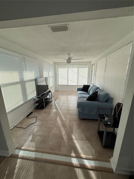 待售: $425,000 (3 贝兹, 0 浴室, 1990 平方英尺)