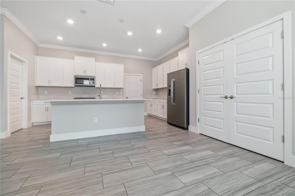 For Rent: $3,990 (4 beds, 3 baths, 2785 Square Feet)