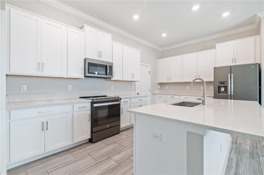 For Rent: $3,990 (4 beds, 3 baths, 2785 Square Feet)